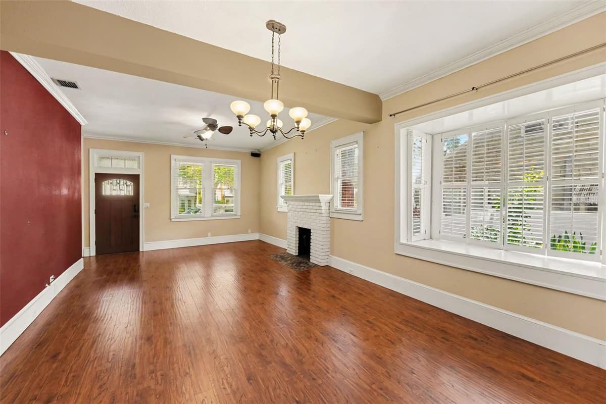 450 13TH AVENUE — photo 4 of 30