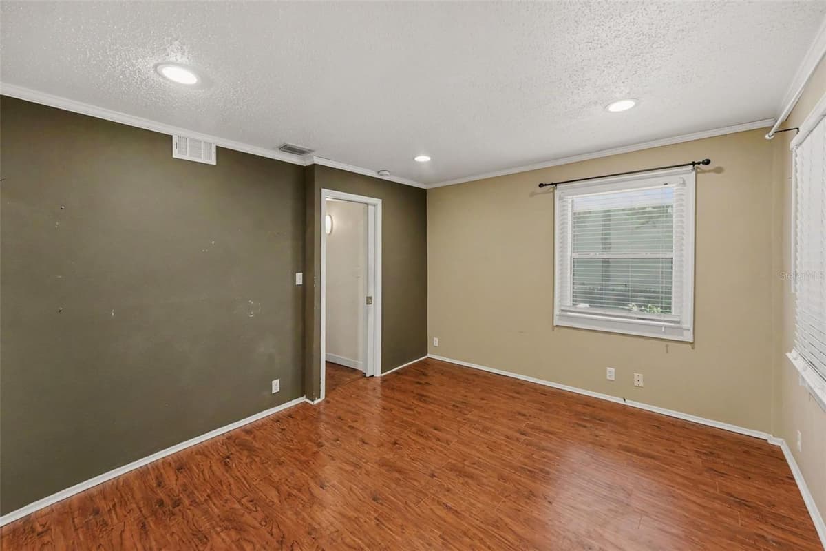 450 13TH AVENUE — photo 17 of 30