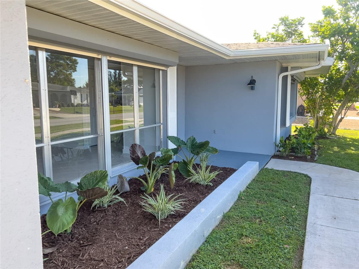326 WHERLEY AVENUE — photo 3 of 64