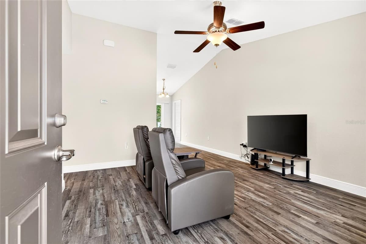330 LOCUST PASS — photo 4 of 23
