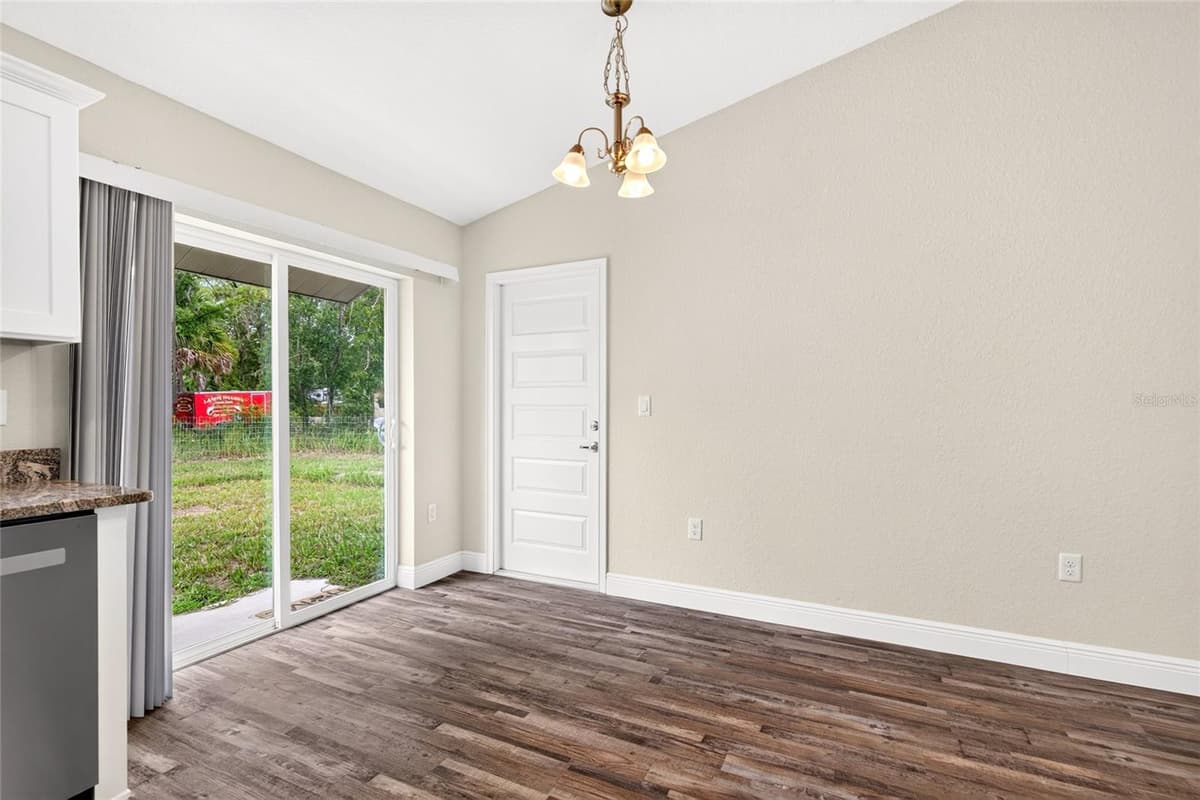 330 LOCUST PASS — photo 21 of 23