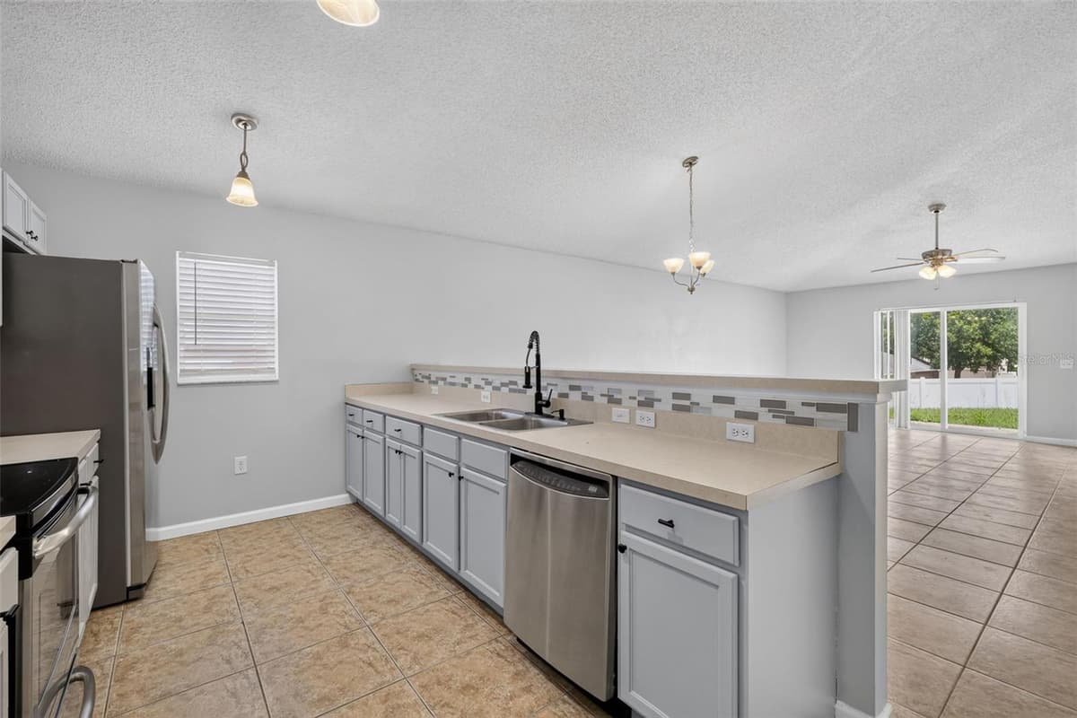 2225 SANDRIDGE CIRCLE — photo 4 of 22