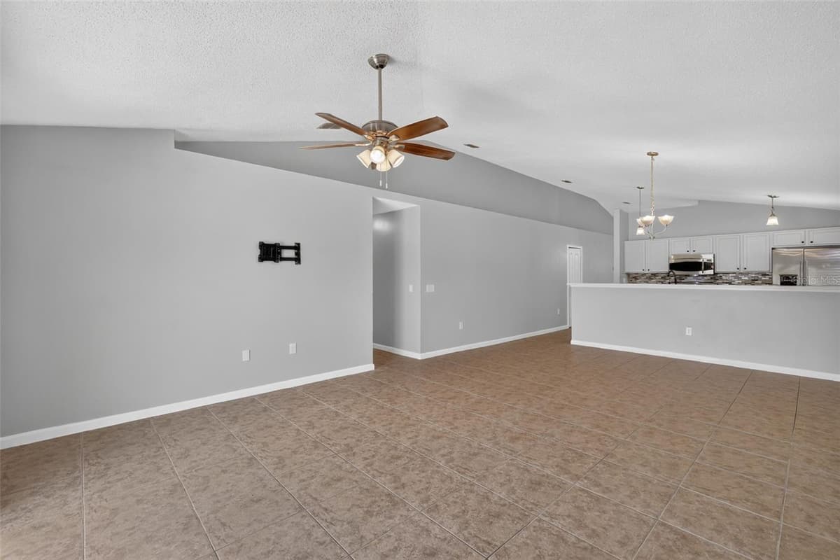 2225 SANDRIDGE CIRCLE — photo 11 of 22