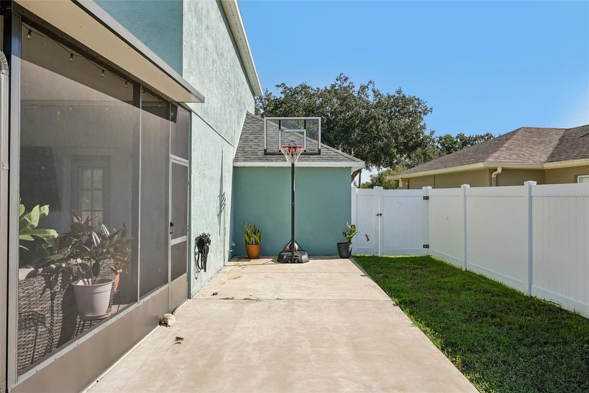 205 ROSANA DRIVE — photo 35 of 66