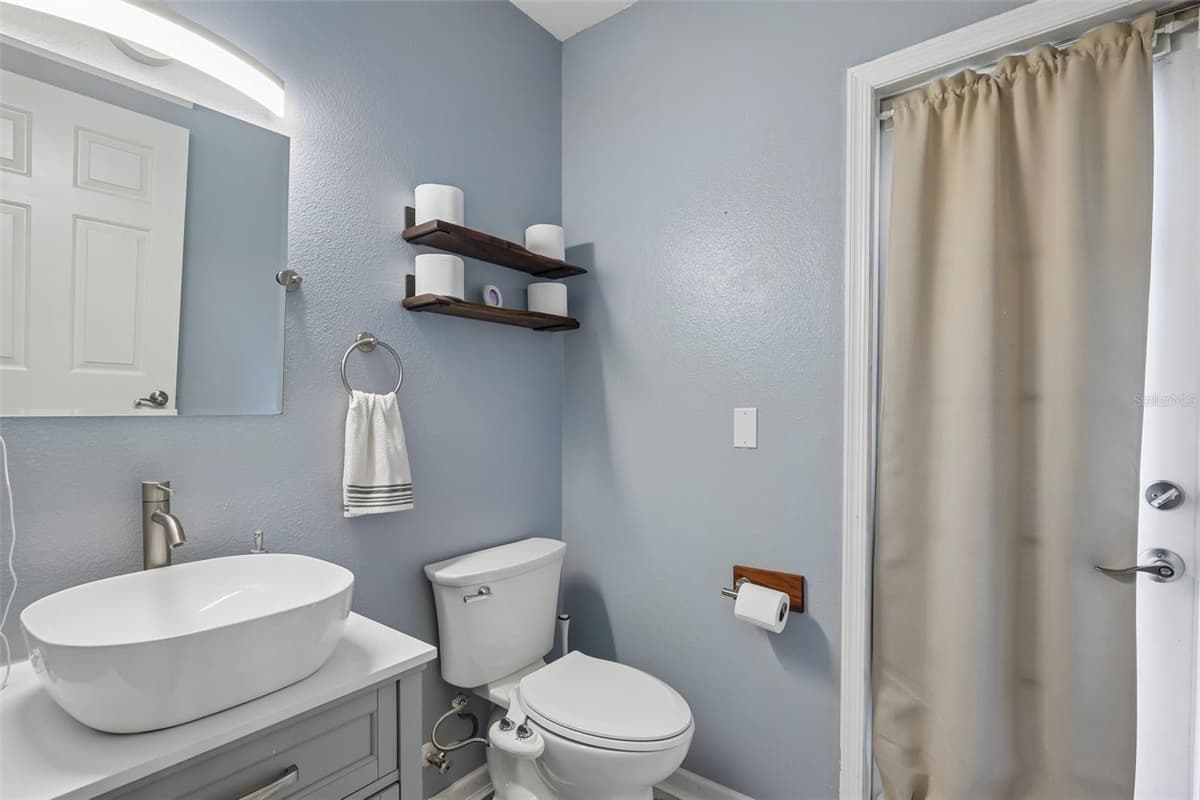 205 ROSANA DRIVE — photo 28 of 66