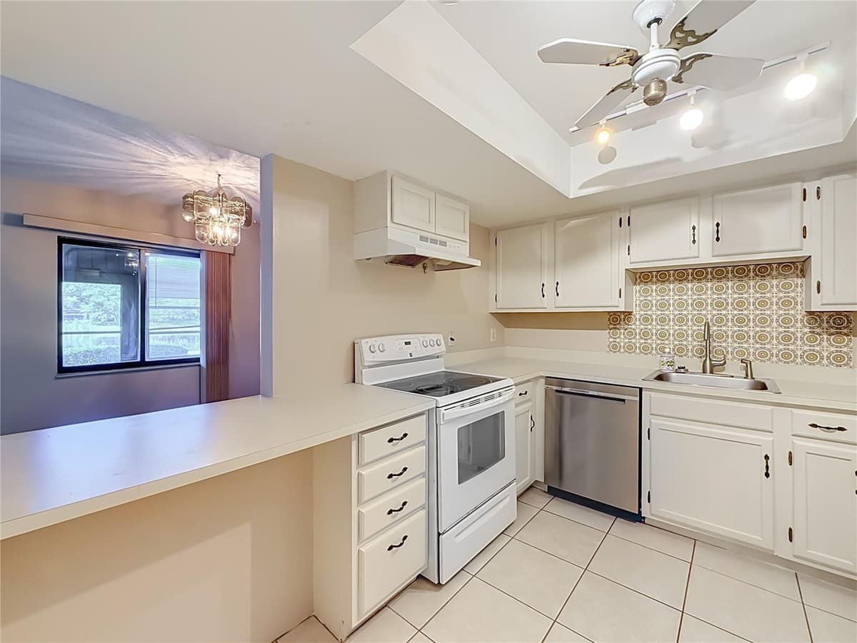 681 MIDWAY DRIVE — photo 11 of 43