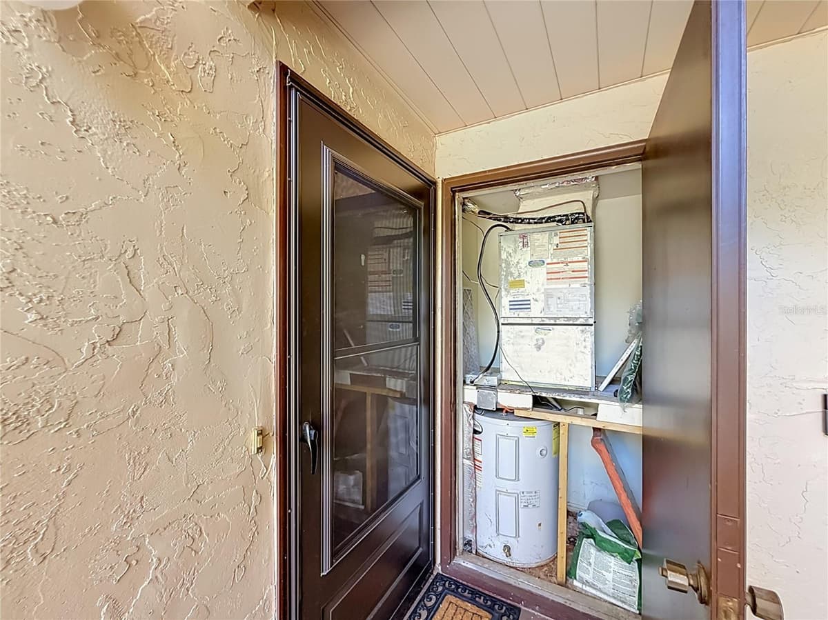 681 MIDWAY DRIVE — photo 8 of 43