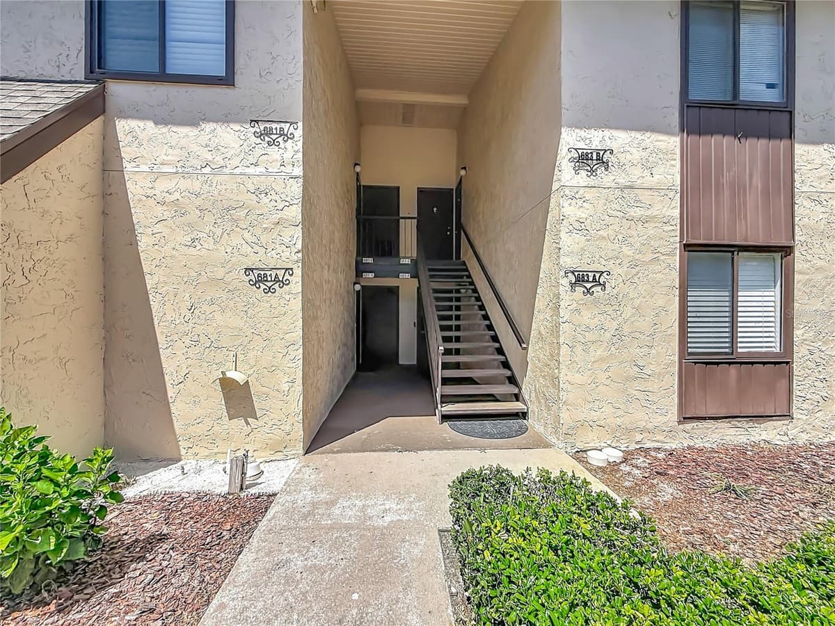 681 MIDWAY DRIVE — photo 2 of 43