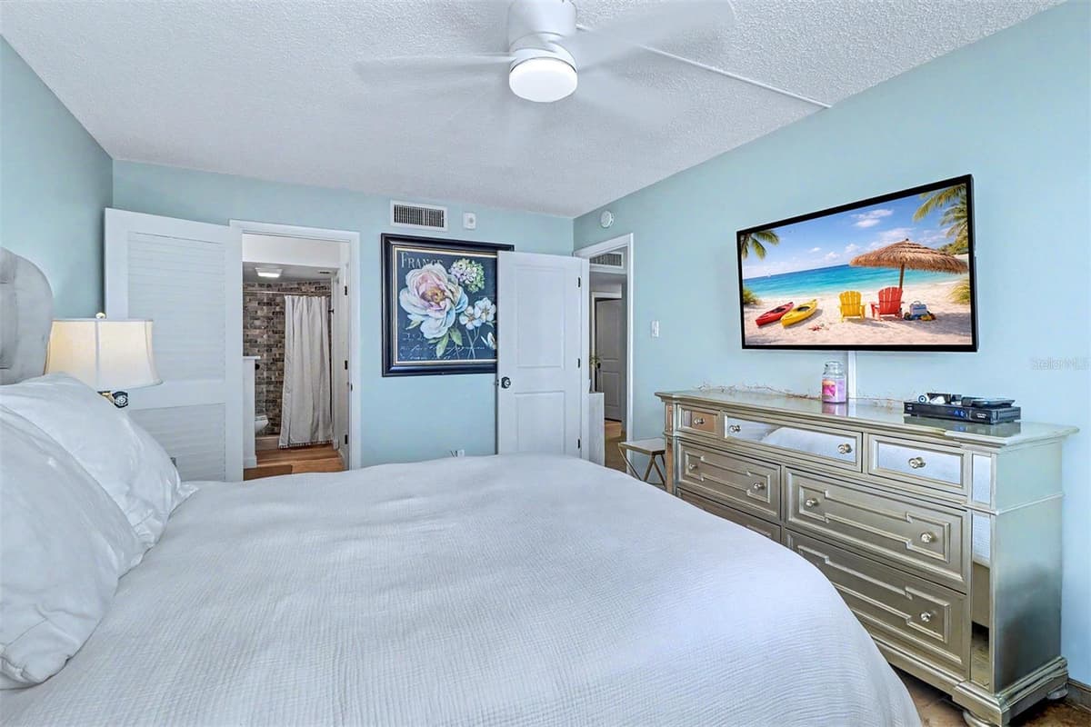 6145 SUN BOULEVARD — photo 19 of 39