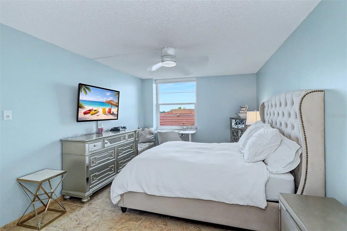 6145 SUN BOULEVARD — photo 17 of 39