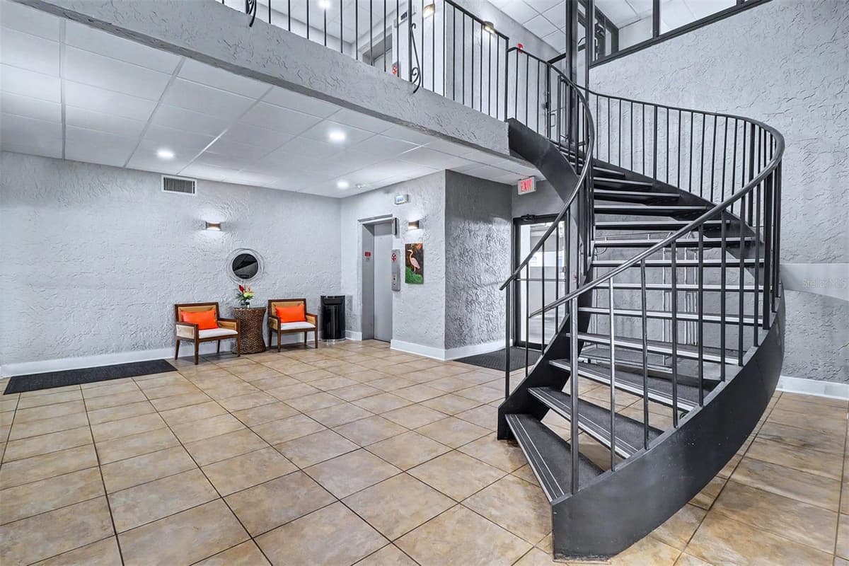 6145 SUN BOULEVARD — photo 31 of 39