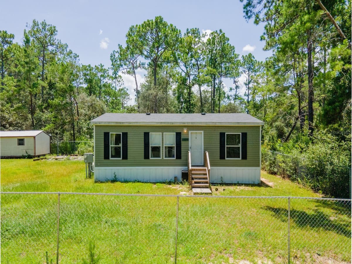 14668 204TH PLACE — photo 3 of 38