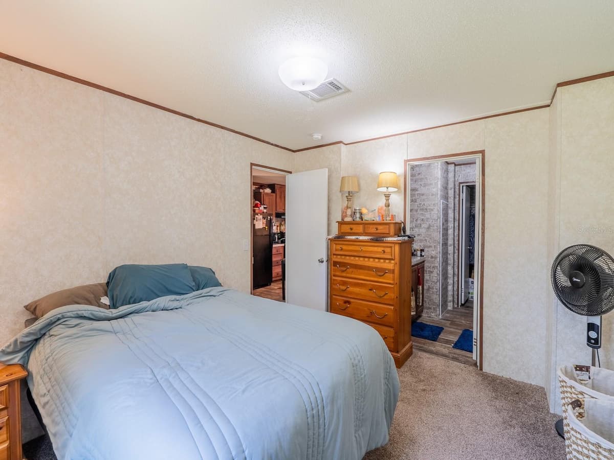 14668 204TH PLACE — photo 13 of 38