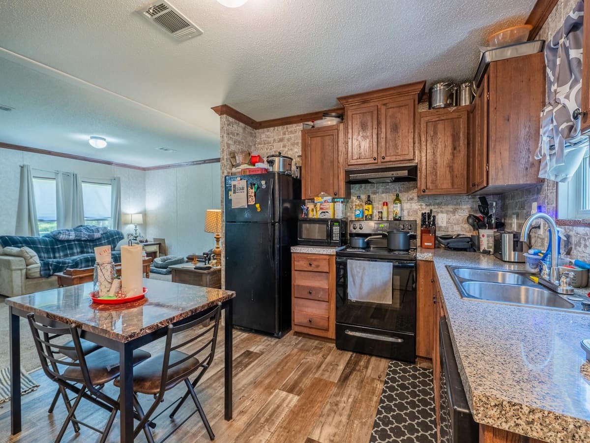 14668 204TH PLACE — photo 11 of 38