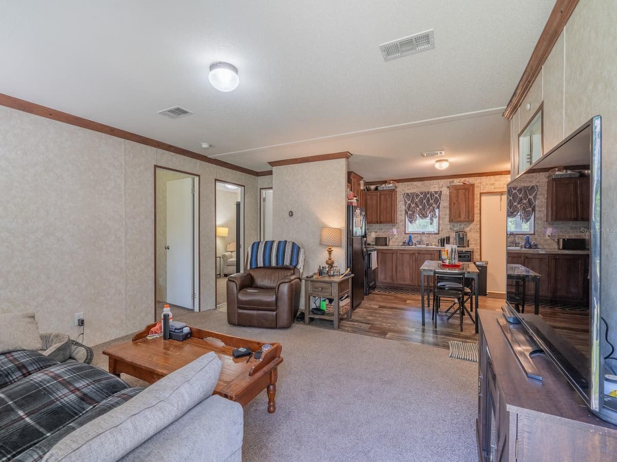 14668 204TH PLACE — photo 7 of 38