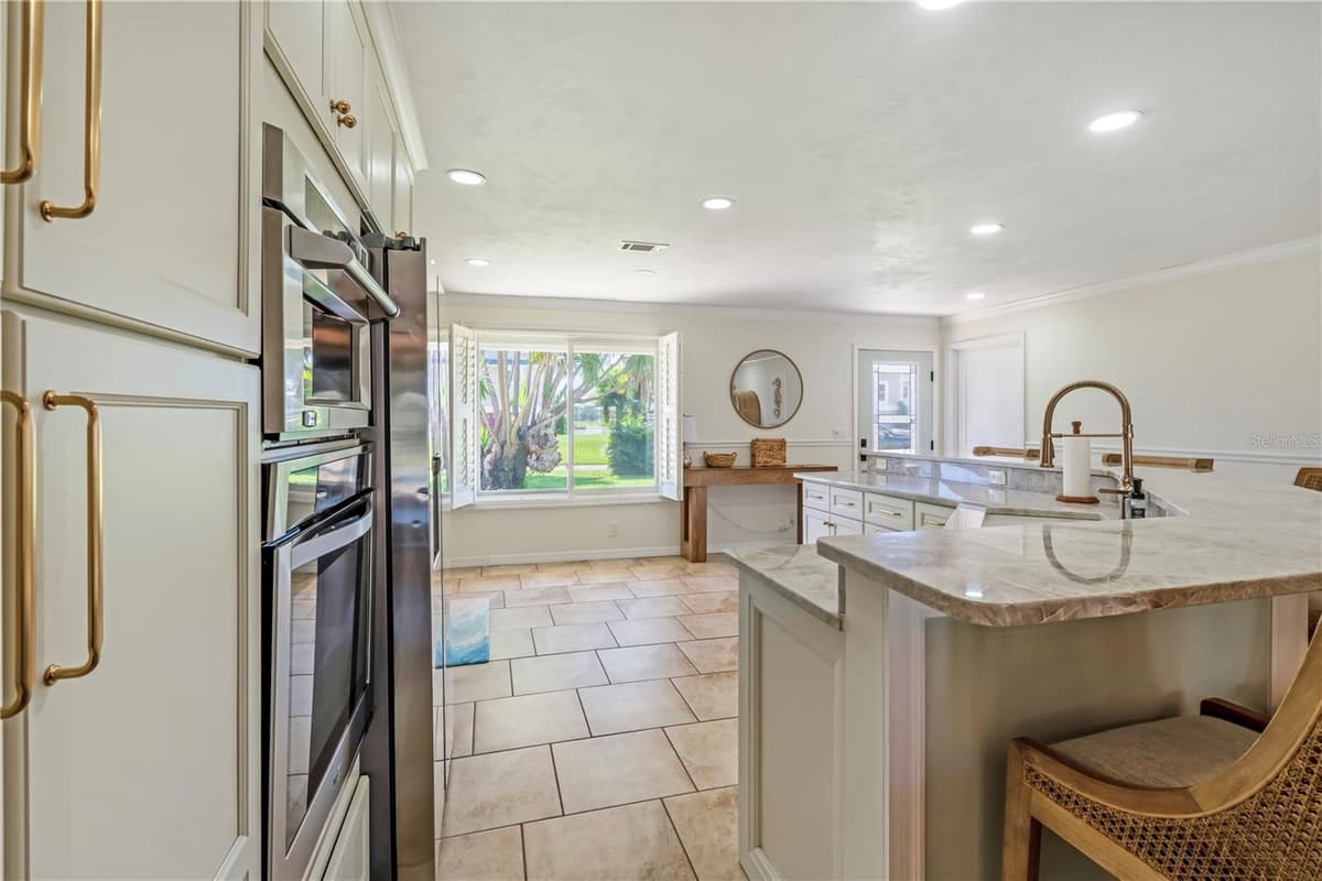 988 SHOCKNEY DRIVE — photo 10 of 35