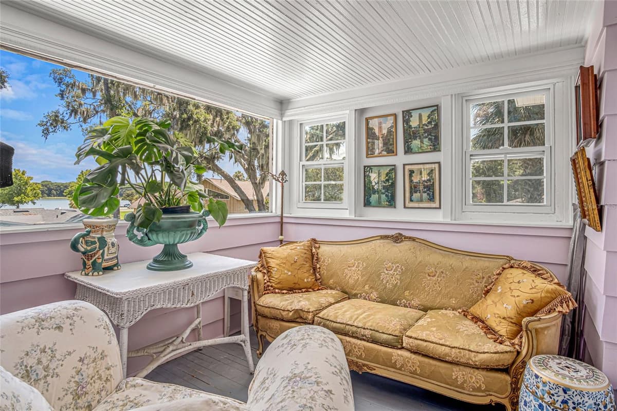 102 PALMORA BOULEVARD — photo 4 of 57