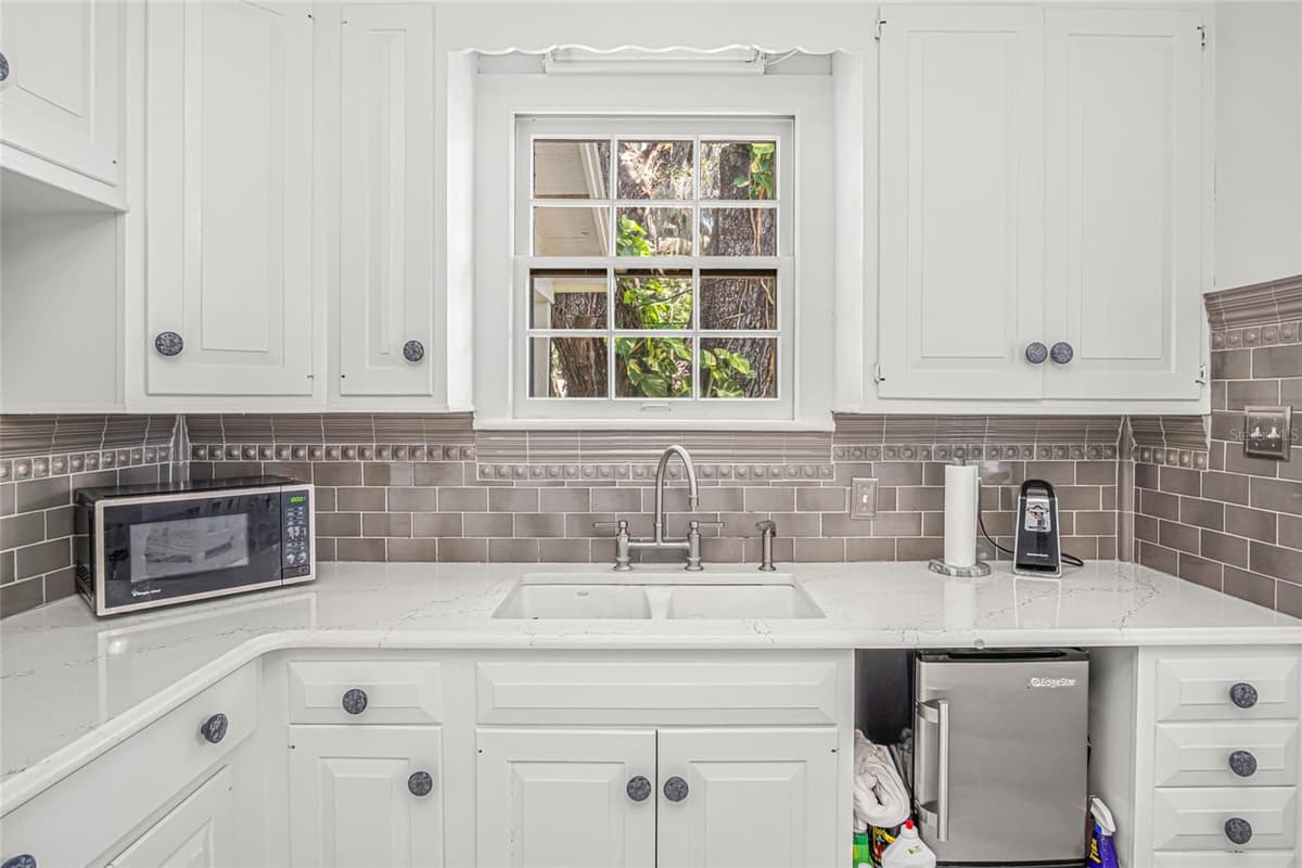 102 PALMORA BOULEVARD — photo 16 of 57
