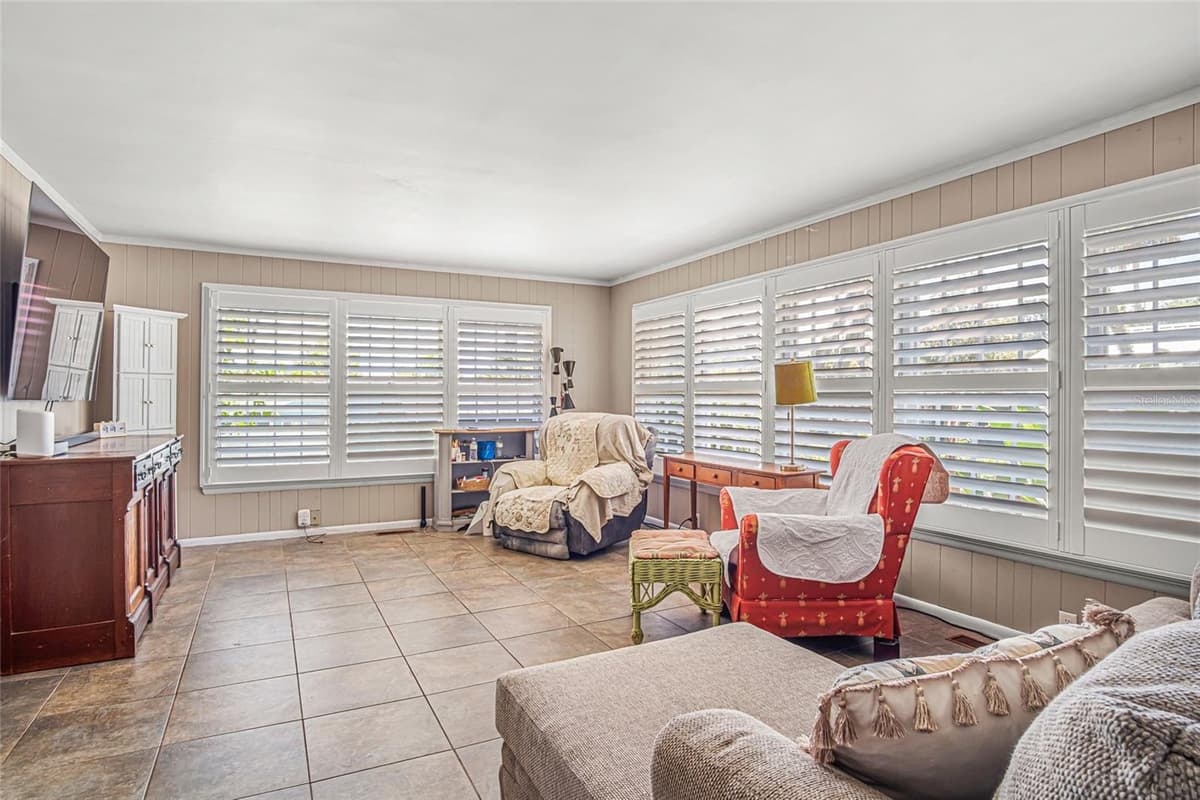 102 PALMORA BOULEVARD — photo 21 of 57