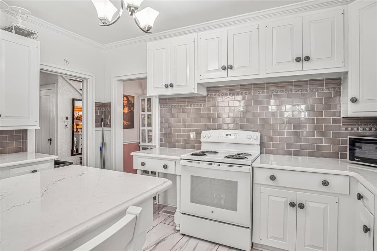 102 PALMORA BOULEVARD — photo 19 of 57