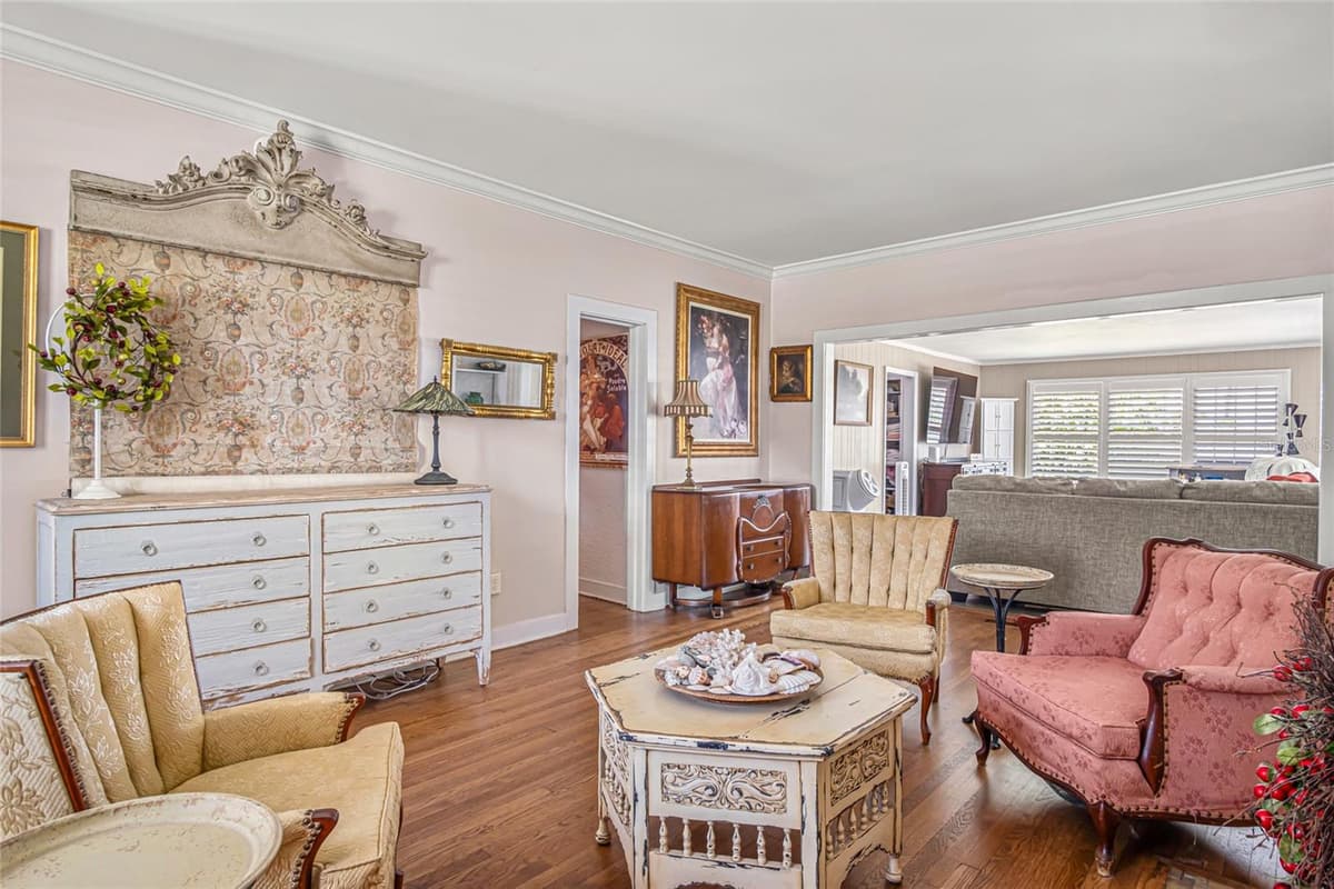 102 PALMORA BOULEVARD — photo 14 of 57