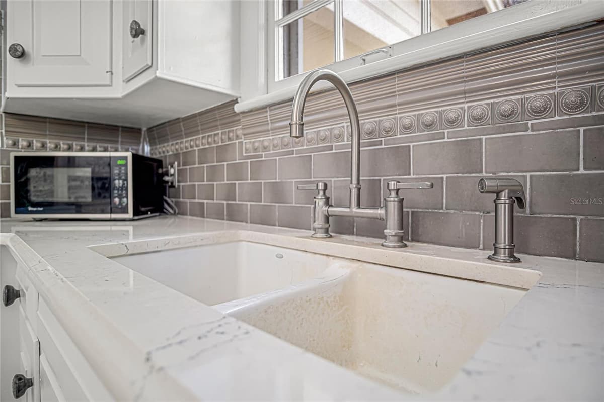 102 PALMORA BOULEVARD — photo 17 of 57
