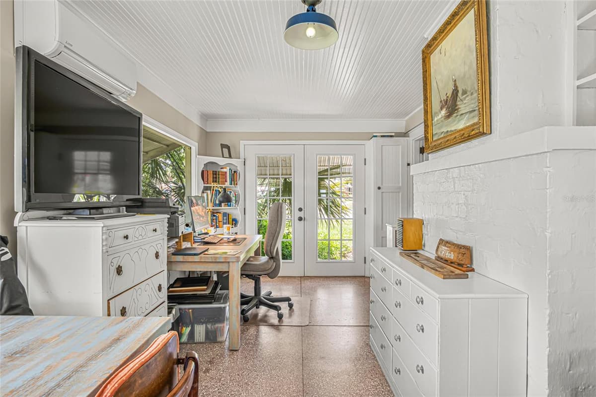 102 PALMORA BOULEVARD — photo 12 of 57