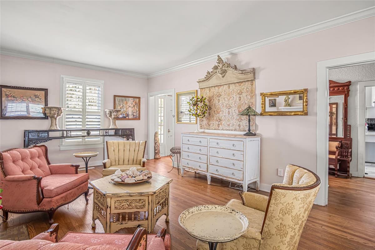 102 PALMORA BOULEVARD — photo 15 of 57