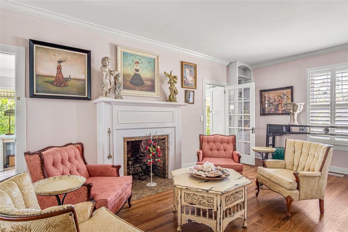 102 PALMORA BOULEVARD — photo 10 of 57