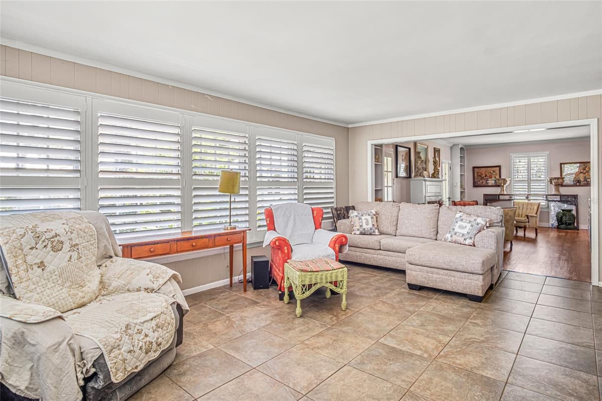 102 PALMORA BOULEVARD — photo 3 of 57