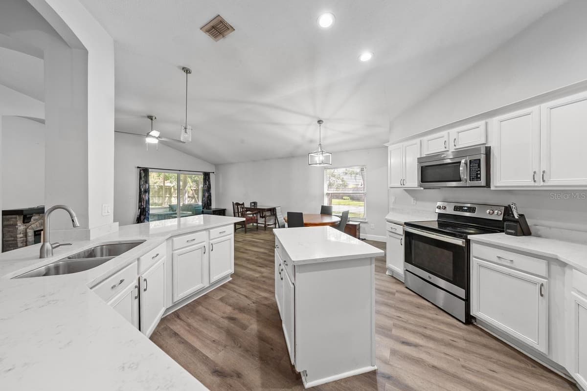 1365 SHOOTINGSTAR LANE — photo 4 of 35