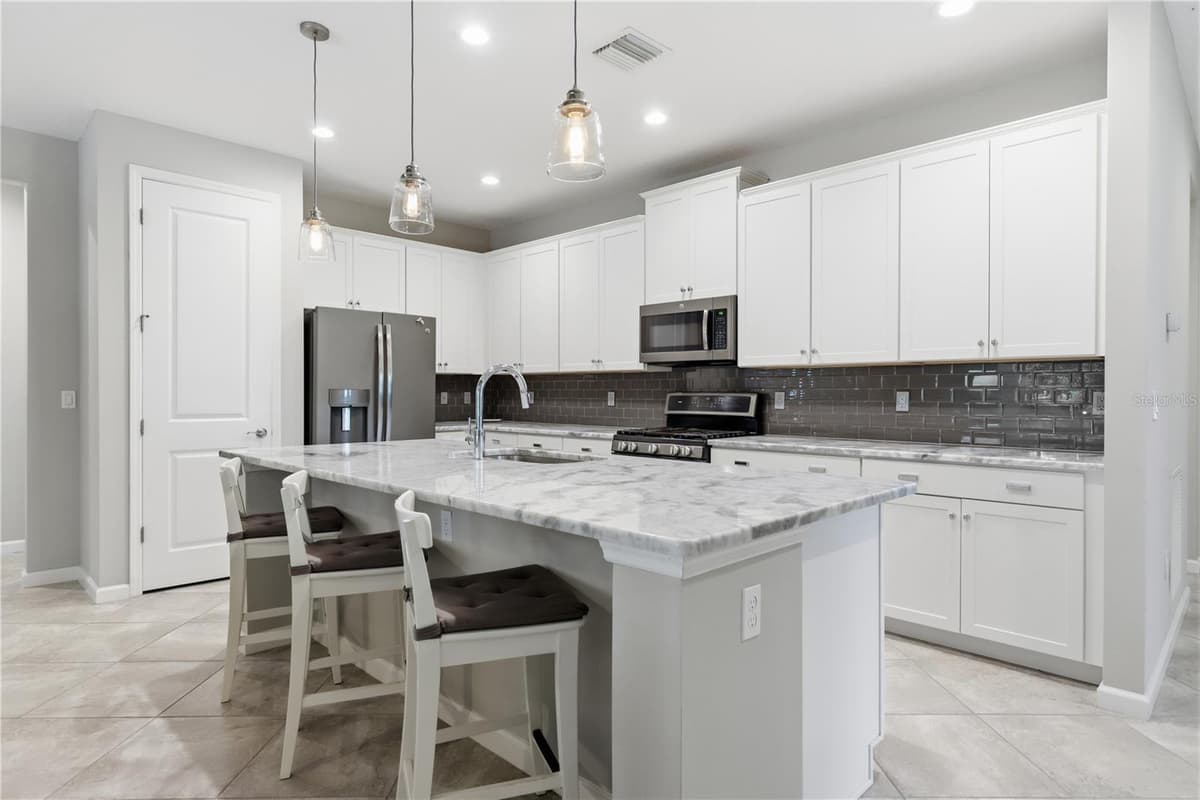 108 SUFFOLK CT. — photo 10 of 54