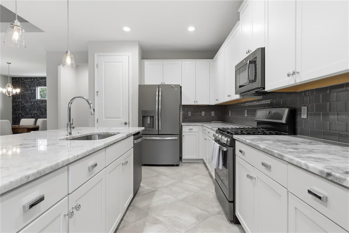 108 SUFFOLK CT. — photo 9 of 54