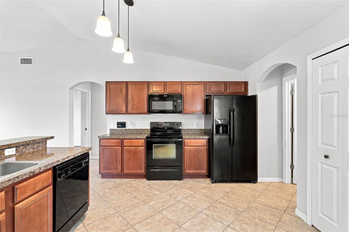 1079 SUNSHINE WAY SW — photo 21 of 45