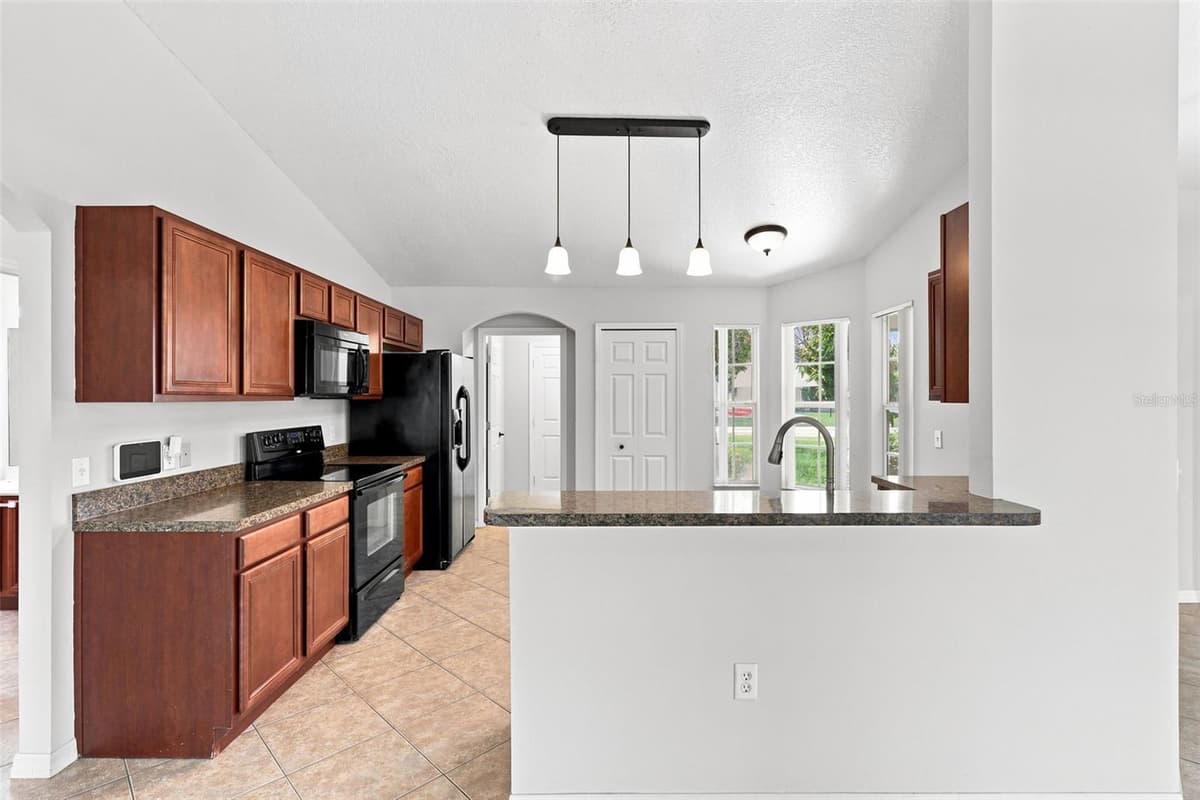 1079 SUNSHINE WAY SW — photo 18 of 45