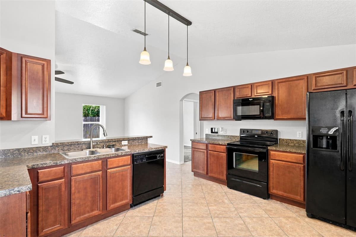 1079 SUNSHINE WAY SW — photo 5 of 45