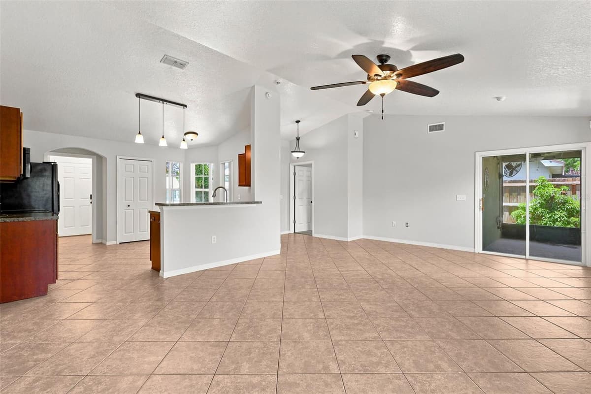 1079 SUNSHINE WAY SW — photo 15 of 45