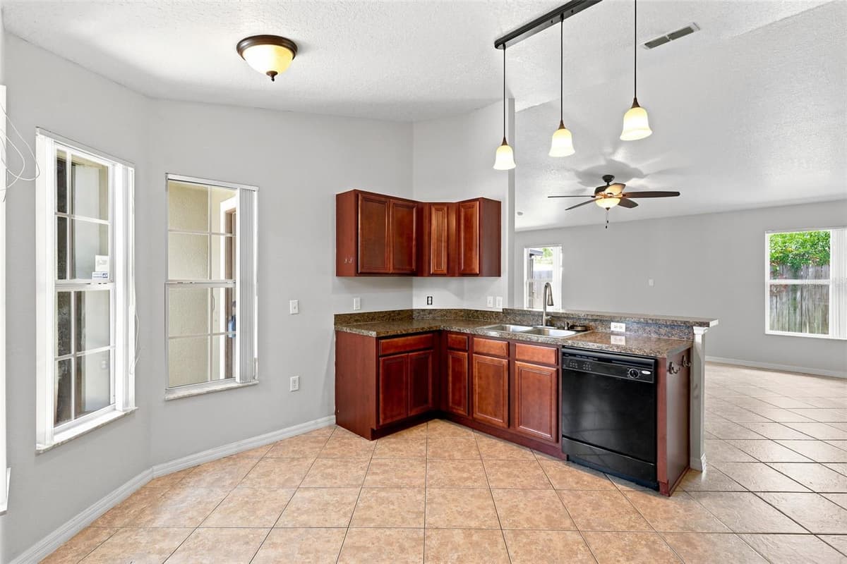 1079 SUNSHINE WAY SW — photo 17 of 45