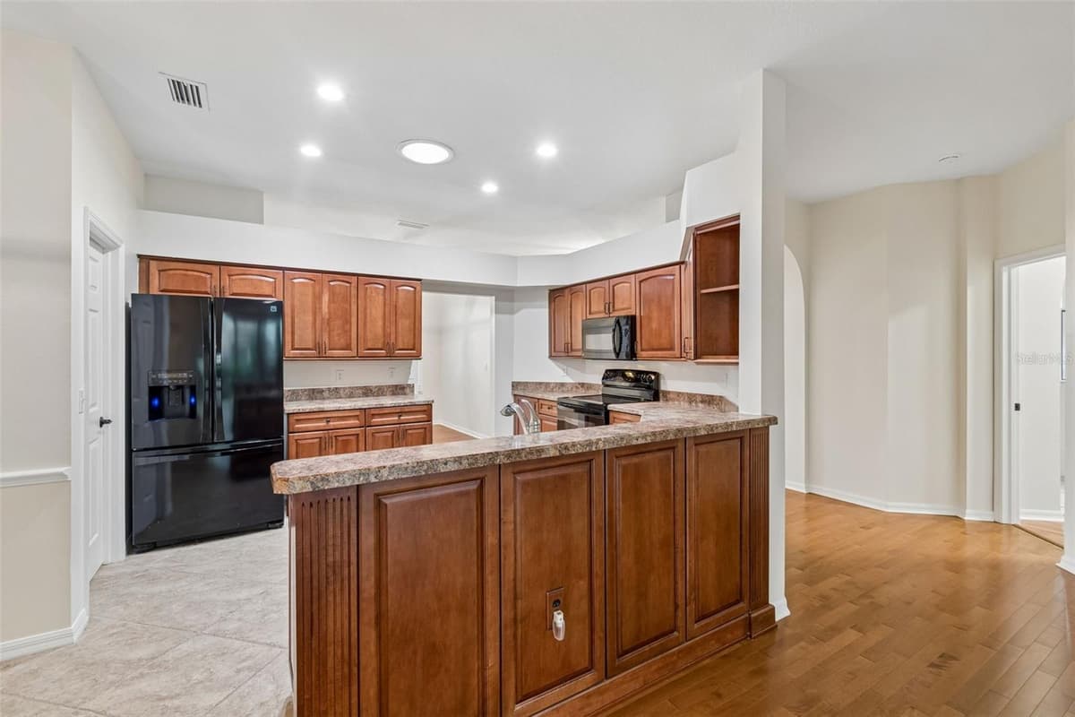 5306 WATERLEAF COURT — photo 14 of 86