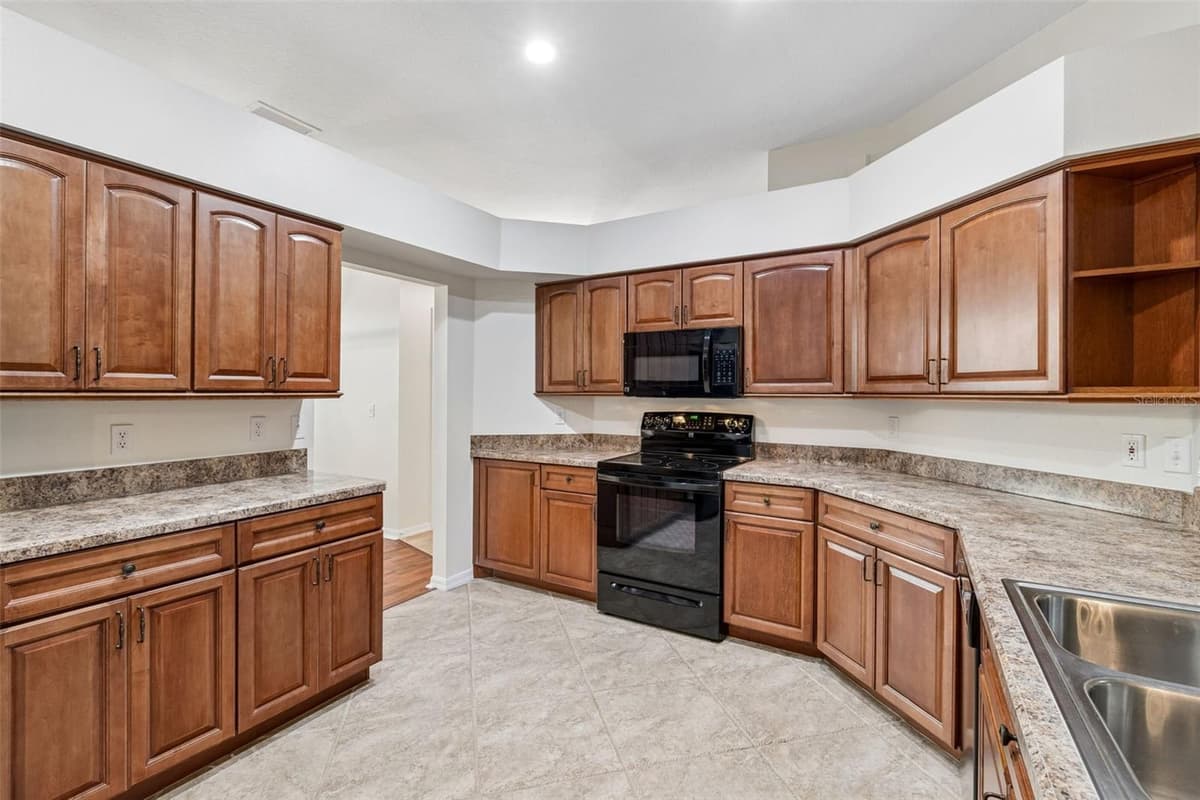 5306 WATERLEAF COURT — photo 13 of 86