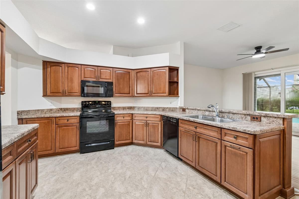 5306 WATERLEAF COURT — photo 17 of 86