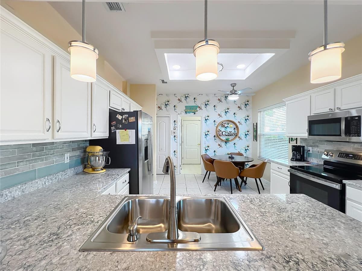 4334 HAMMERSMITH DRIVE — photo 8 of 28