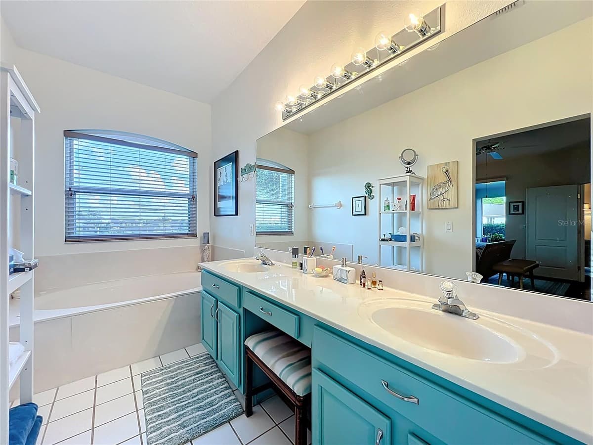 4334 HAMMERSMITH DRIVE — photo 14 of 28