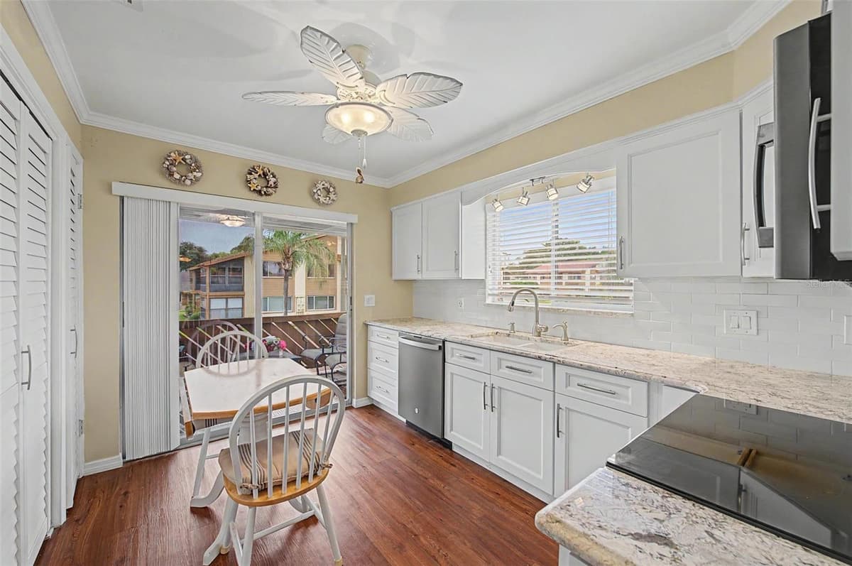 4015 DAVIT DRIVE — photo 10 of 43