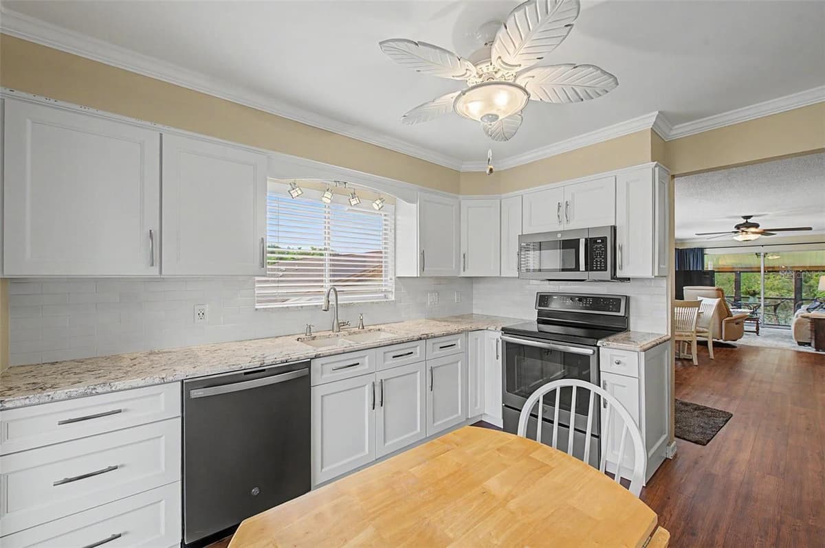 4015 DAVIT DRIVE — photo 12 of 43