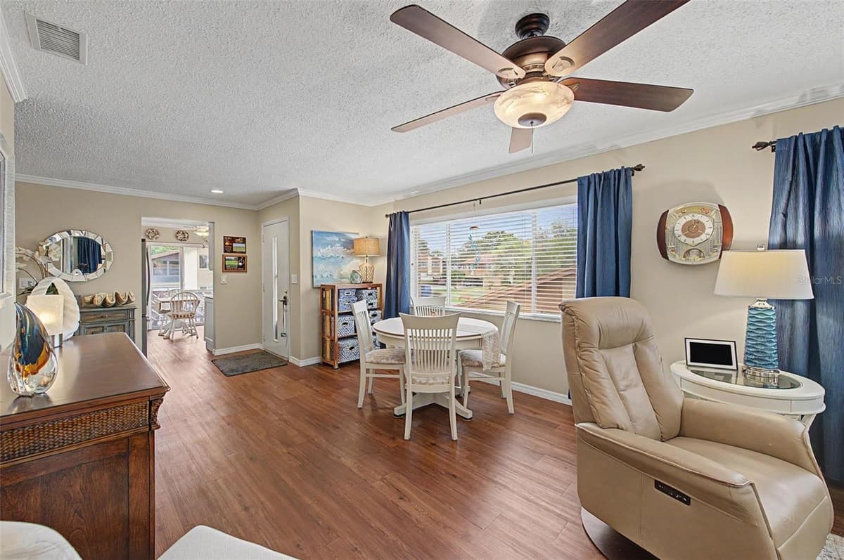 4015 DAVIT DRIVE — photo 5 of 43