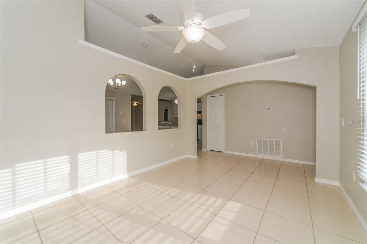 611 BASINGSTOKE COURT — photo 4 of 21