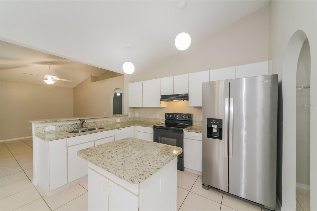 611 BASINGSTOKE COURT — photo 8 of 21