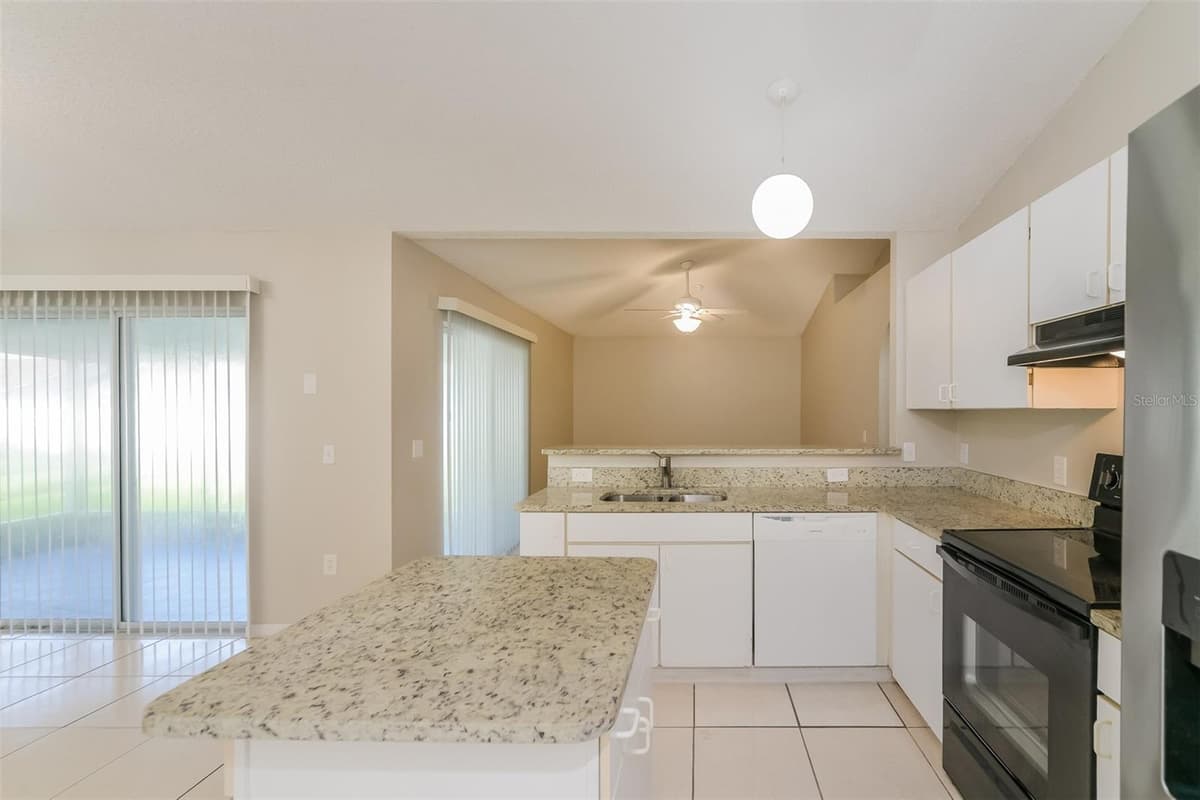611 BASINGSTOKE COURT — photo 7 of 21