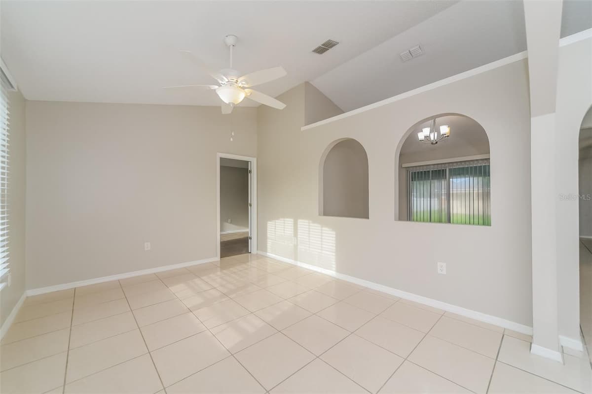611 BASINGSTOKE COURT — photo 5 of 21
